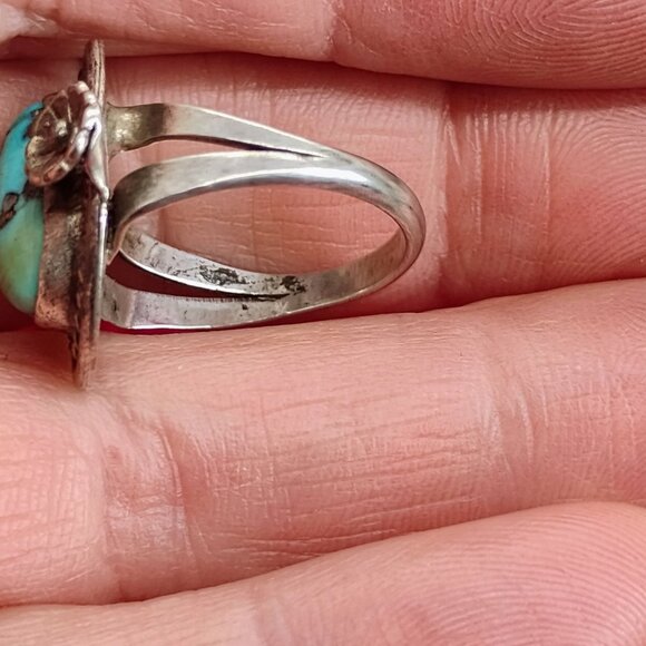 Navajo Old Pawn Sterling Silver Turquoise Ring w/Hand Crafted Flower Size 7 - Picture 5 of 8